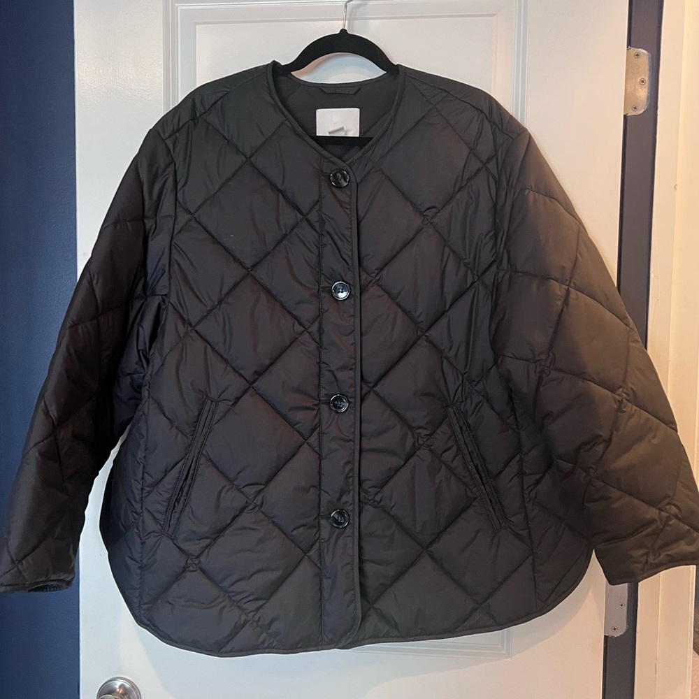 H & M Oversized Black Quilted Jacket. Size Medium.